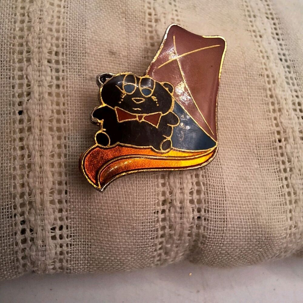1988 AGB teddy bear With kite Lepal Pin